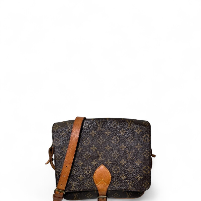 Lousi Vuitton Vintage Cartouchiere Monogram Crossbody

Dimensions: 10 L x 8 H inches

In very good condition. Some marks on the leather.

Does not come with original dust bag or box.