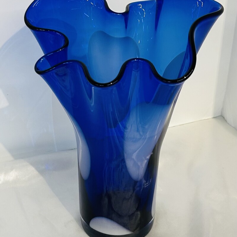 Ruffle Top Dotted Glass