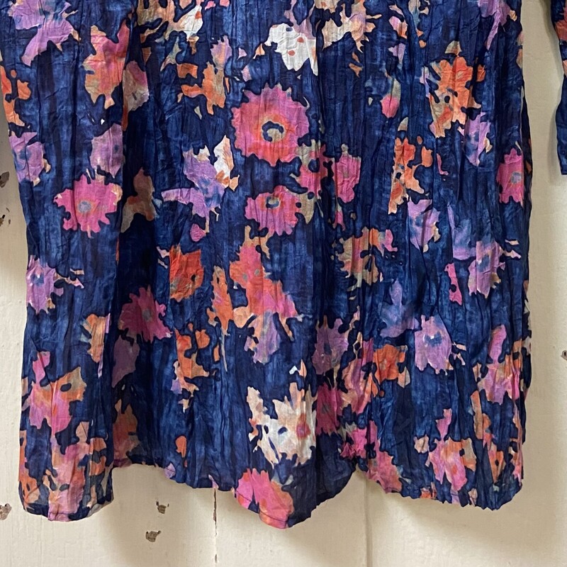 NWT Blu/Pk/P Flrl Shirt<br />
Blu/Pk/P<br />
Size: M R $99