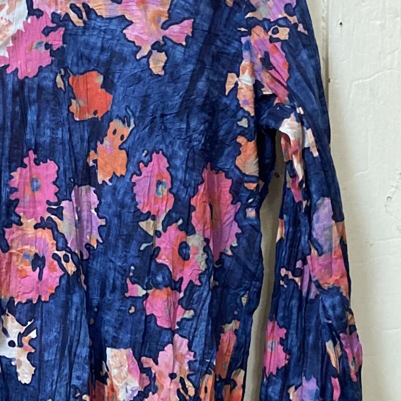 NWT Blu/Pk/P Flrl Shirt<br />
Blu/Pk/P<br />
Size: M R $99