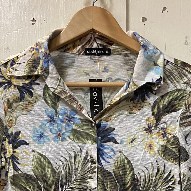 NWT Wt/blu/G Trop Shirt