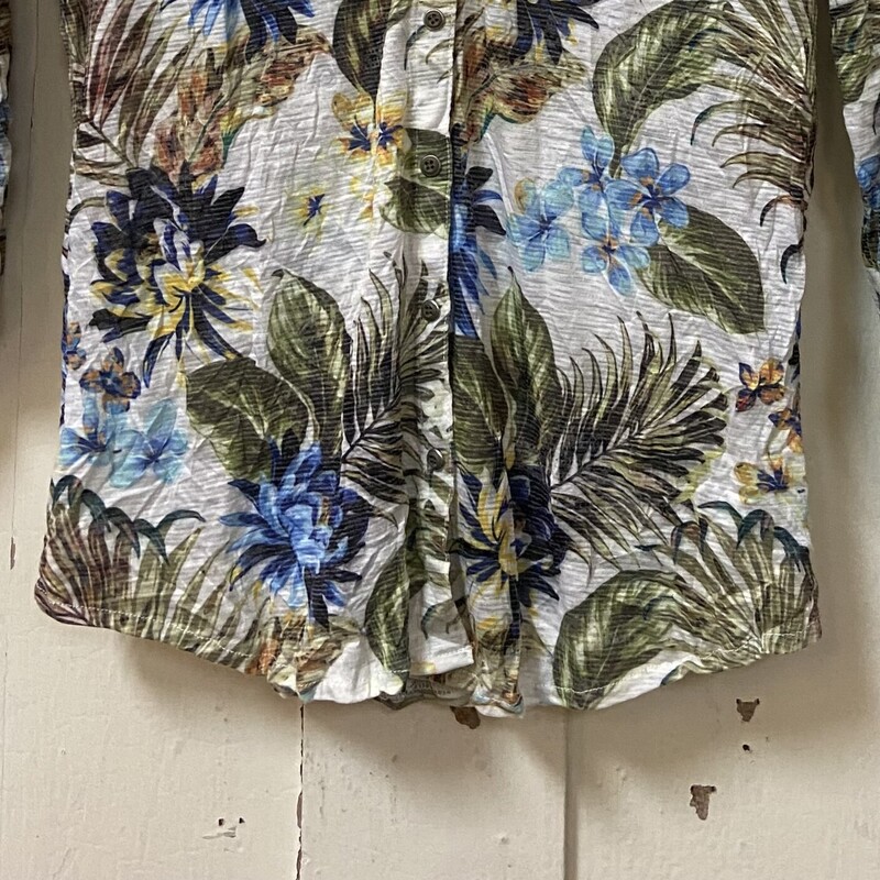 NWT Wt/blu/G Trop Shirt<br />
W/Blu/G<br />
Size: M R $125