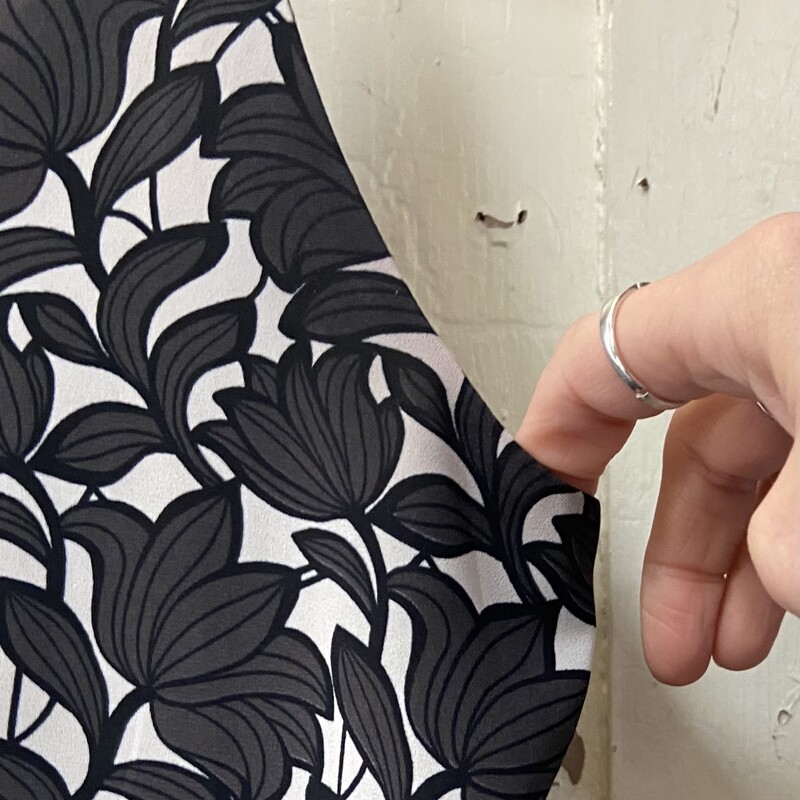 Charc/Wt Floral Cami
Charc/W
Size: M R $49