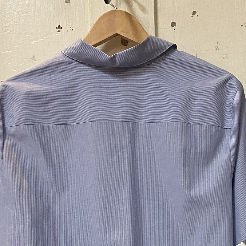 Blu Strp Eyelet Btt Shirt<br />
Blu/Crm<br />
Size: XL R $99