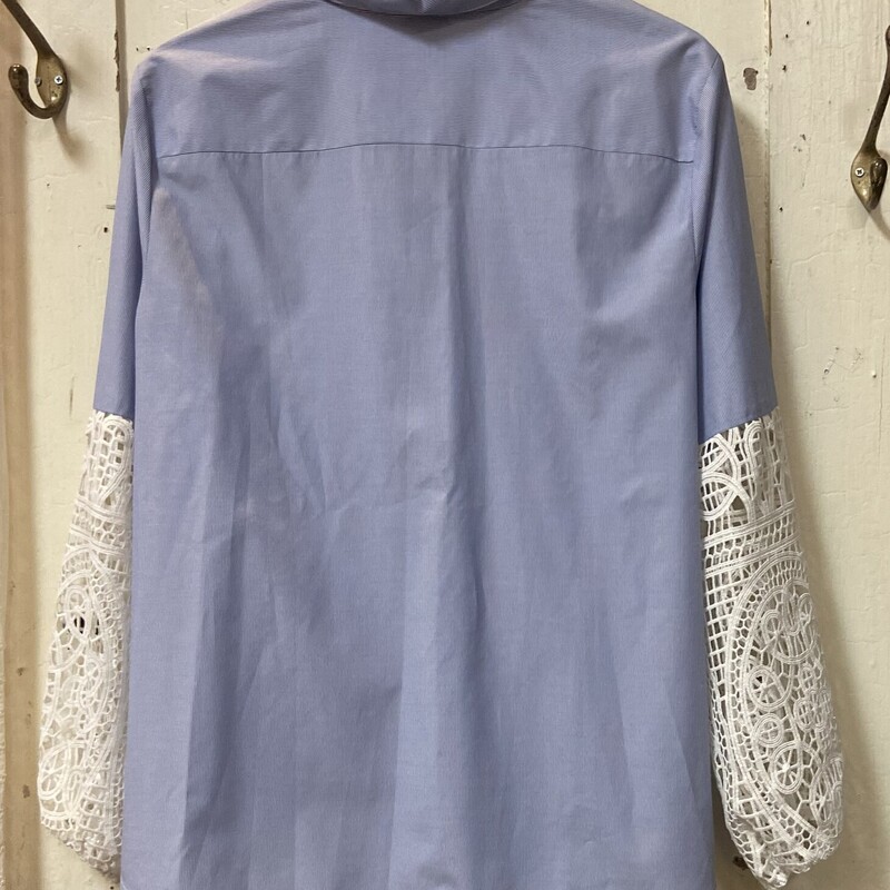 Blu Strp Eyelet Btt Shirt<br />
Blu/Crm<br />
Size: XL R $99