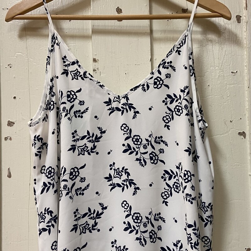 NWT Wt/Nvy Flrl Cami<br />
Wht/Nvy<br />
Size: M R $49