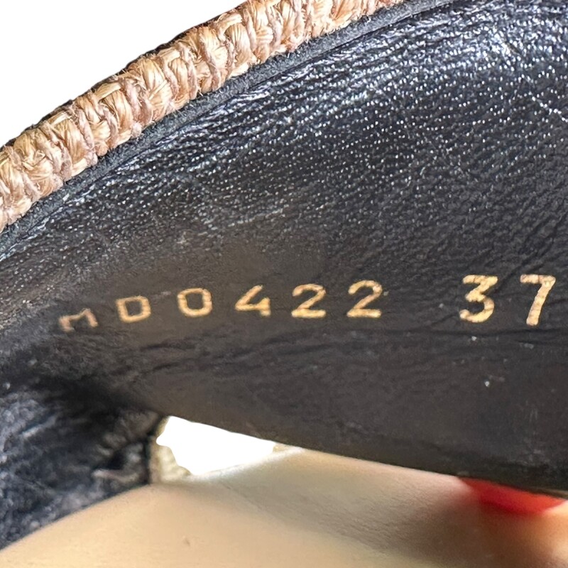Dior Dway Slide Tan<br />
<br />
Size: 37<br />
<br />
Code: MD0422<br />
<br />
In good condition. Major wear to the leather on the front of the toes. Wear to the soles interior and exterior.<br />
<br />
Comes with the original dust bag and box.