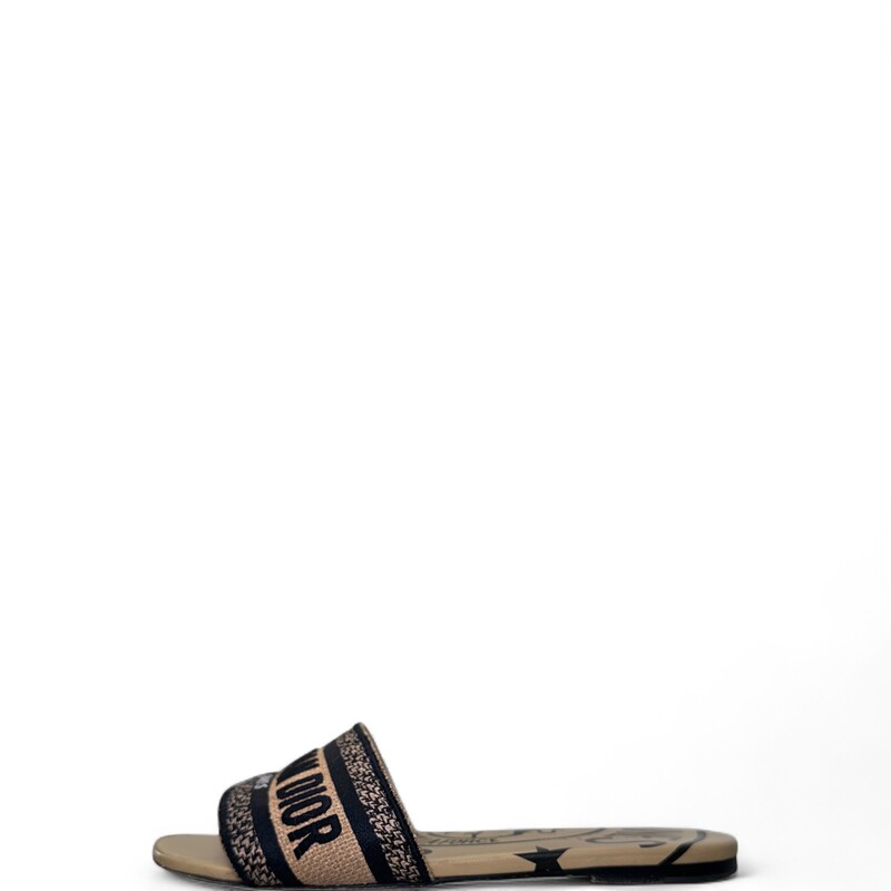 Dior Dway Slide Tan

Size: 37

Code: MD0422

In good condition. Major wear to the leather on the front of the toes. Wear to the soles interior and exterior.

Comes with the original dust bag and box.