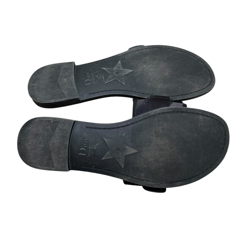 Dior Revolution Slides Black<br />
<br />
Size 41<br />
<br />
Code: M 0621<br />
<br />
In very good condition. Light wear to the fabric and the front and back sole.<br />
<br />
Does not come with the original dust bag or box.