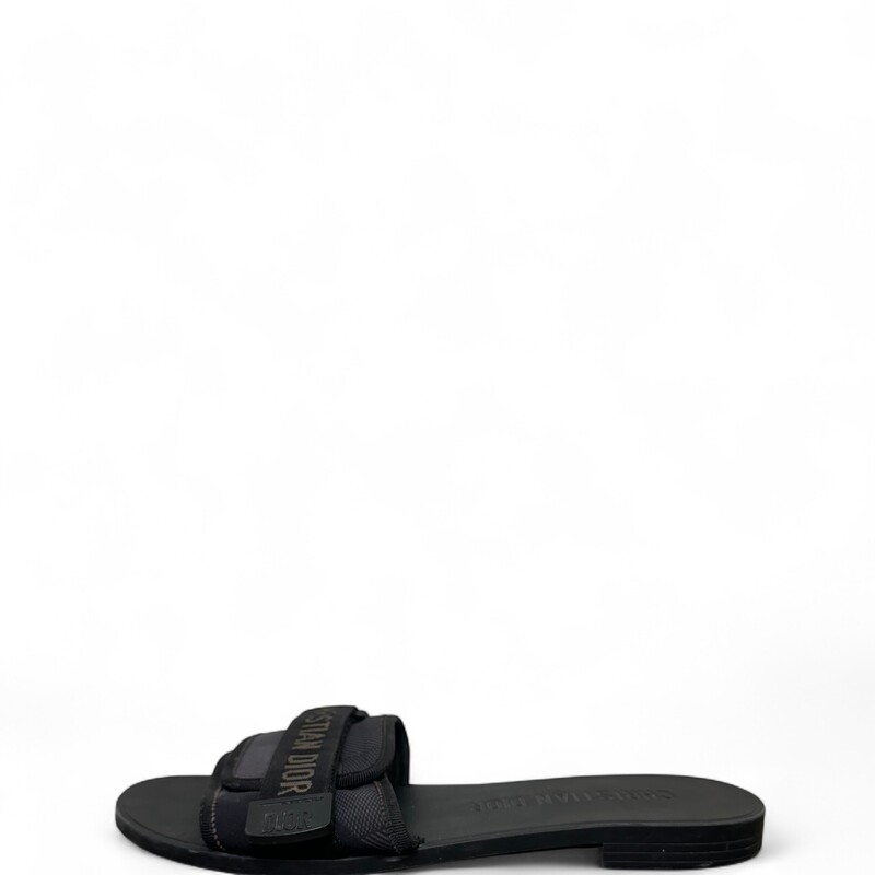 Dior Revolution Slides Black

Size 41

Code: M 0621

In very good condition. Light wear to the fabric and the front and back sole.

Does not come with the original dust bag or box.