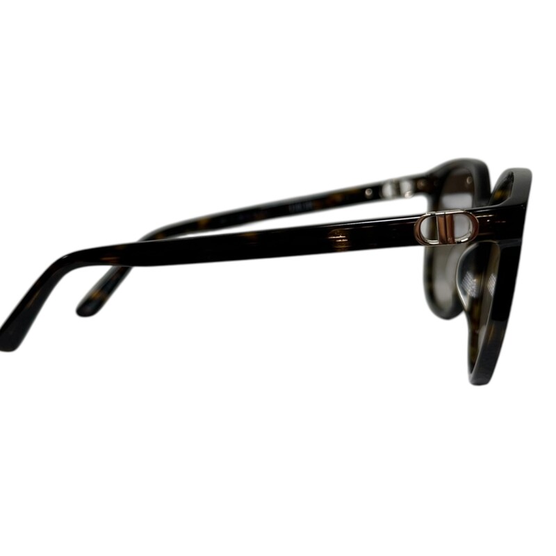 Dior 30MontaigneMini Tortise Sunglasses<br />
<br />
Light scratching to the lens.<br />
<br />
Does not come with the original dust bag or case.
