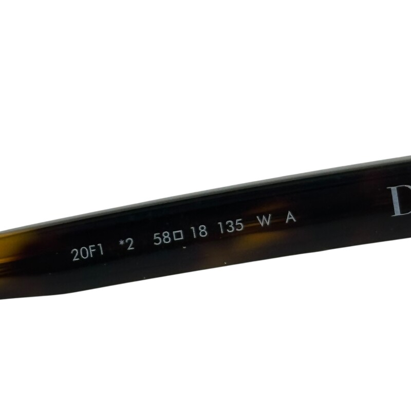 Dior 30MontaigneMini Tortise Sunglasses<br />
<br />
Light scratching to the lens.<br />
<br />
Does not come with the original dust bag or case.