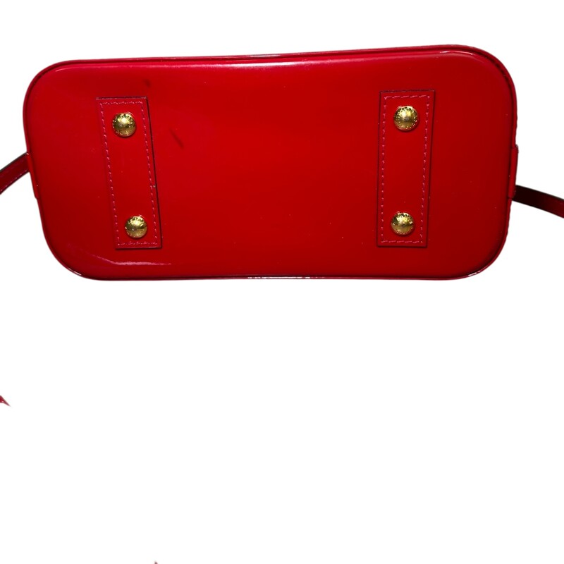 Louis Vuitton Alma Vernis BB Crossbody Two Way Bag<br />
<br />
Date Code:MI2148<br />
<br />
Dimensions:Length: 9 in x Height: 7 in xWidth: 4.5 in<br />
<br />
In very good condition. Some minor marks through out the patent leather. Comes with the key. No lock.<br />
<br />
Does not come with original dust bag. No box.