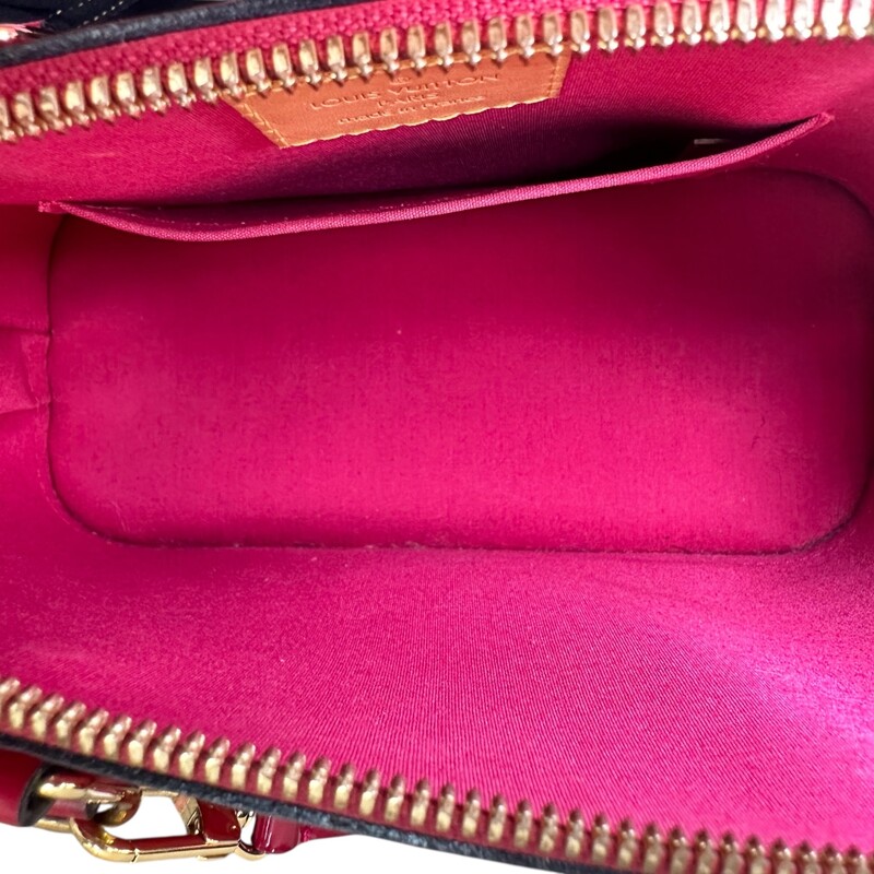Louis Vuitton Alma Vernis BB Crossbody Two Way Bag<br />
<br />
Date Code:MI2148<br />
<br />
Dimensions:Length: 9 in x Height: 7 in xWidth: 4.5 in<br />
<br />
In very good condition. Some minor marks through out the patent leather. Comes with the key. No lock.<br />
<br />
Does not come with original dust bag. No box.