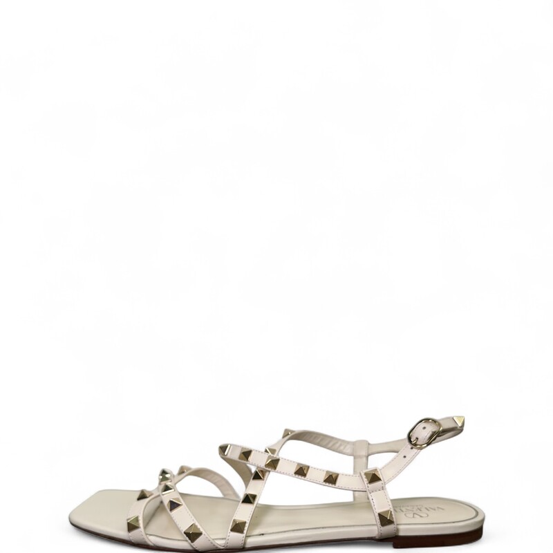 Valentino Rockstud Calfskin Leather Sandals with straps

Size : 40.5

Serial Code : D5 HR8 2

In very good condition. Small cut in the leather.

Does not come with original dust bag or box.