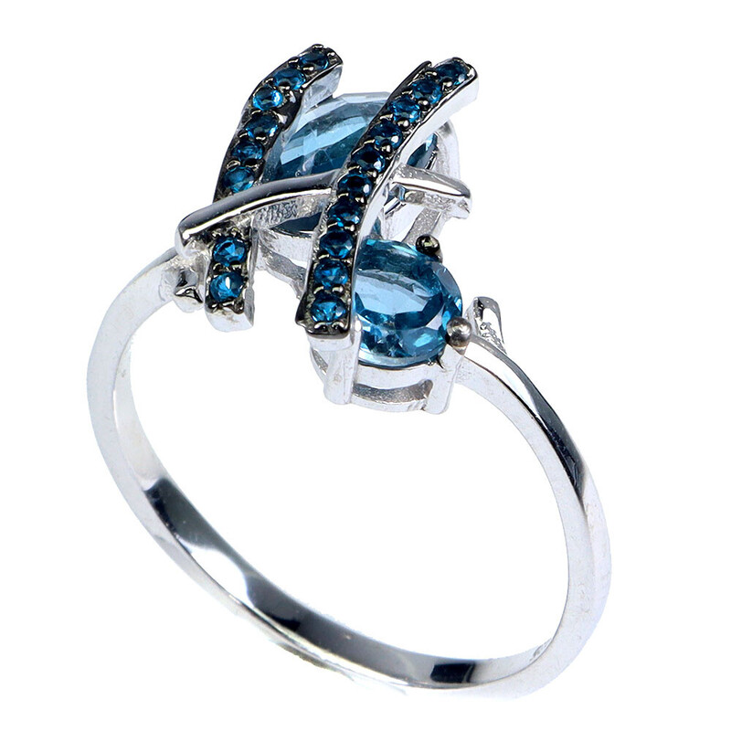 925 London Blue Topaz Ring
Blue Silver Size: 9.5