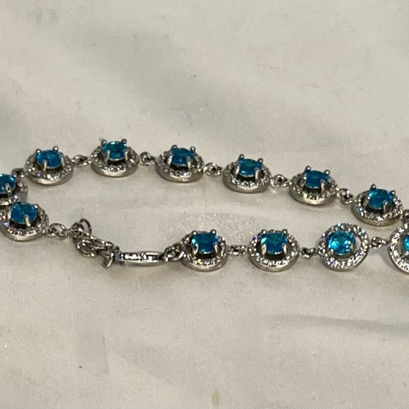 925 Blue Opal CZ Bracelet
Silver Blue Size: 9.5L