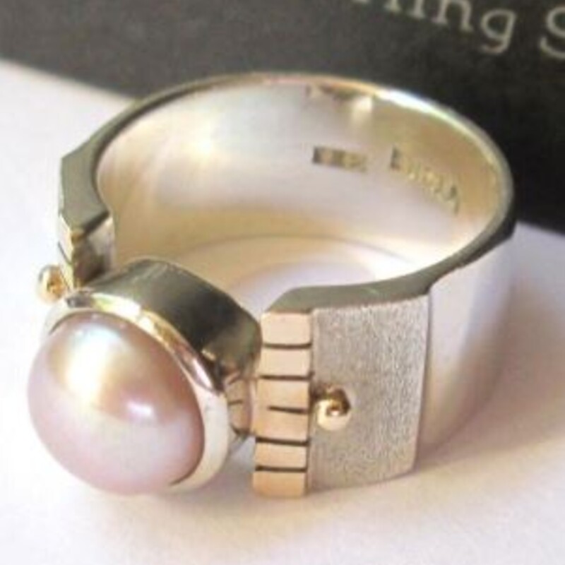 925 Silpada Pink Pearl Ring
Silver Gold Pink Size: 9