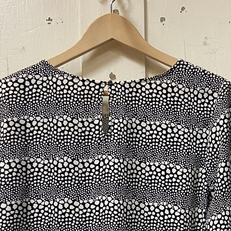 Blk/Off W Tie Blouse<br />
Blk/OW<br />
Size: 1XP R$79