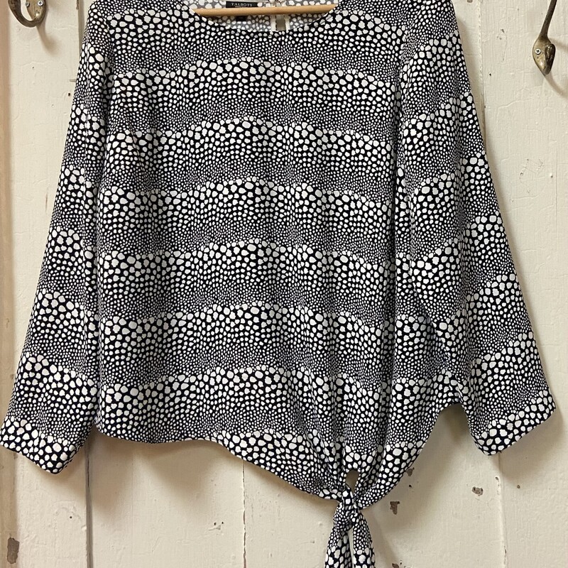 Blk/Off W Tie Blouse<br />
Blk/OW<br />
Size: 1XP R$79