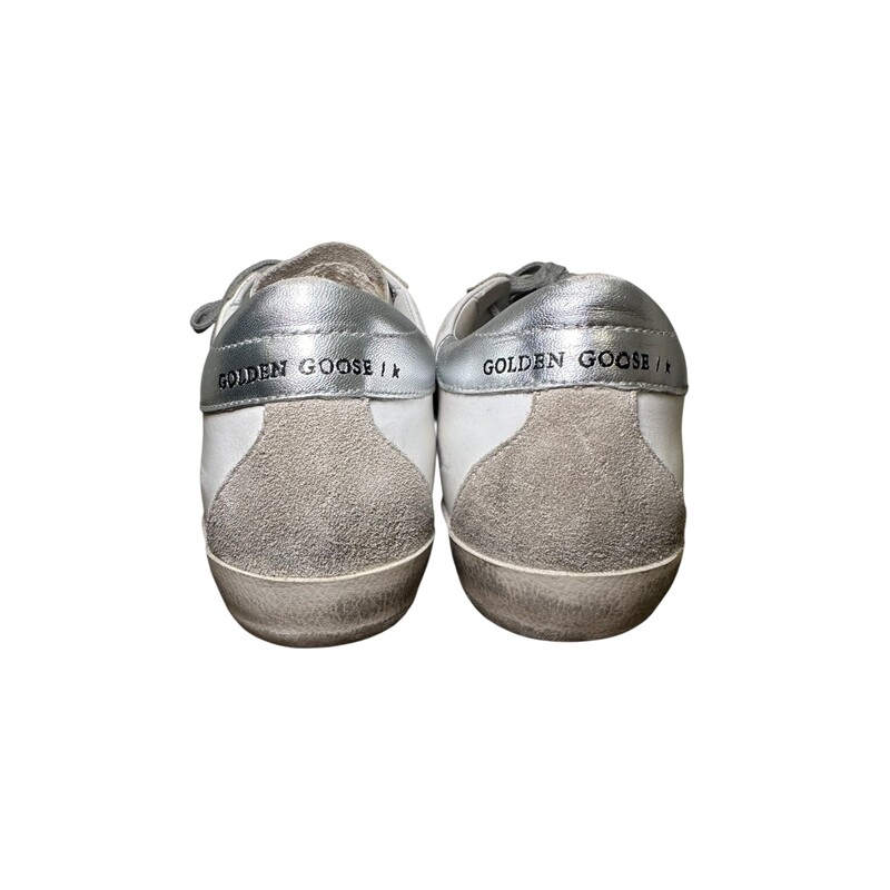 Golden Goose Super Star White<br />
<br />
Size 38<br />
<br />
In very good condition. Minor marks on soles.<br />
<br />
Does not come with original dust bag or box.