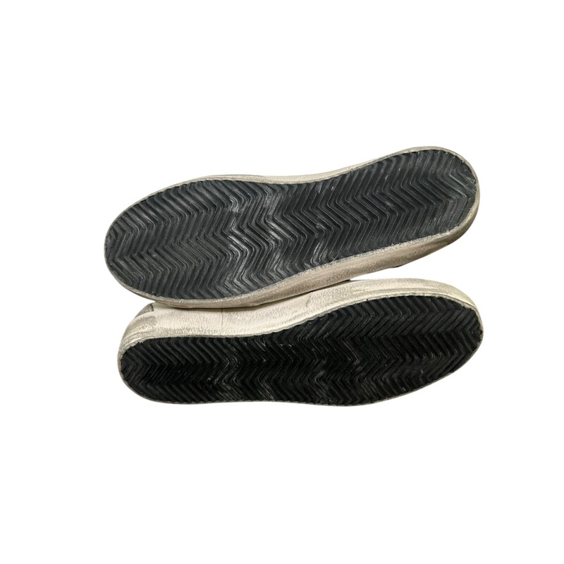 Golden Goose Super Star White<br />
<br />
Size 38<br />
<br />
In very good condition. Minor marks on soles.<br />
<br />
Does not come with original dust bag or box.