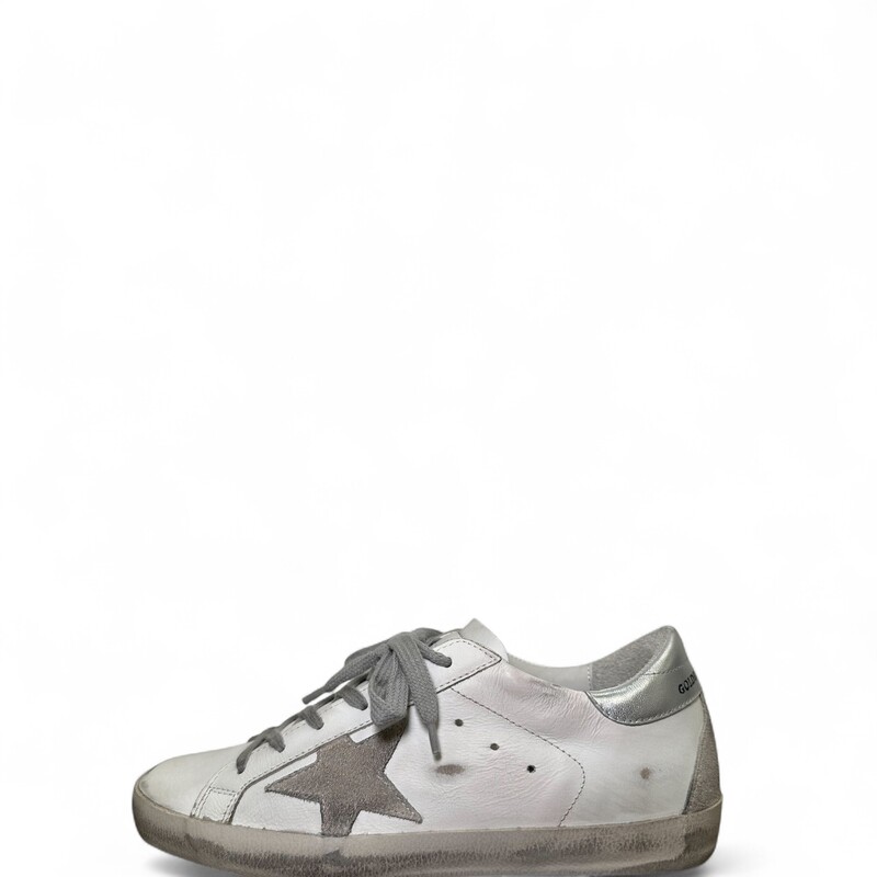 Golden Goose Super Star White

Size 38

In very good condition. Minor marks on soles.

Does not come with original dust bag or box.