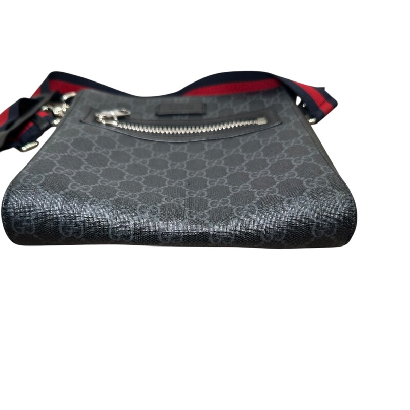 Gucci Supreme Messenger Coated Canvas Crossbody

Style Code: 523599 525040

Dimensions: 9L x 5 H inches

In very good condition. Some minor marks on the hardware.

Does not come with the original dust bag and box.