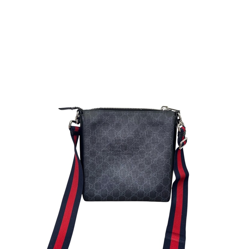 Gucci Supreme Messenger Coated Canvas Crossbody<br />
<br />
Style Code: 523599 525040<br />
<br />
Dimensions: 9L x 5 H inches<br />
<br />
In very good condition. Some minor marks on the hardware.<br />
<br />
Does not come with the original dust bag and box.