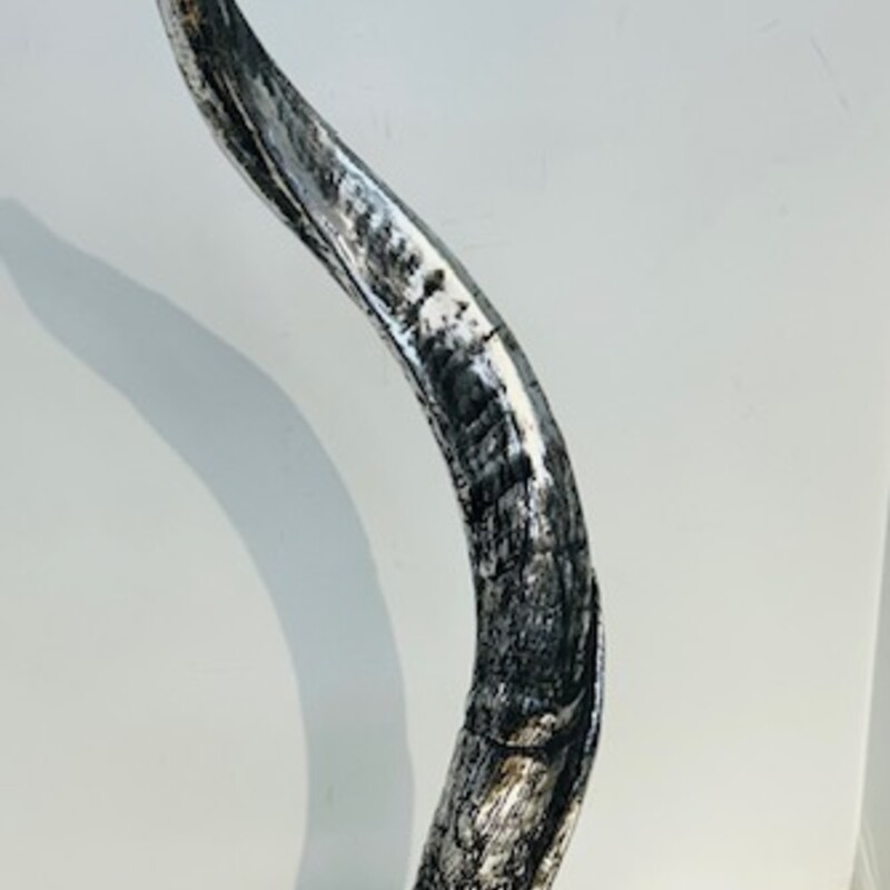Resin Curved Horn On Stnd