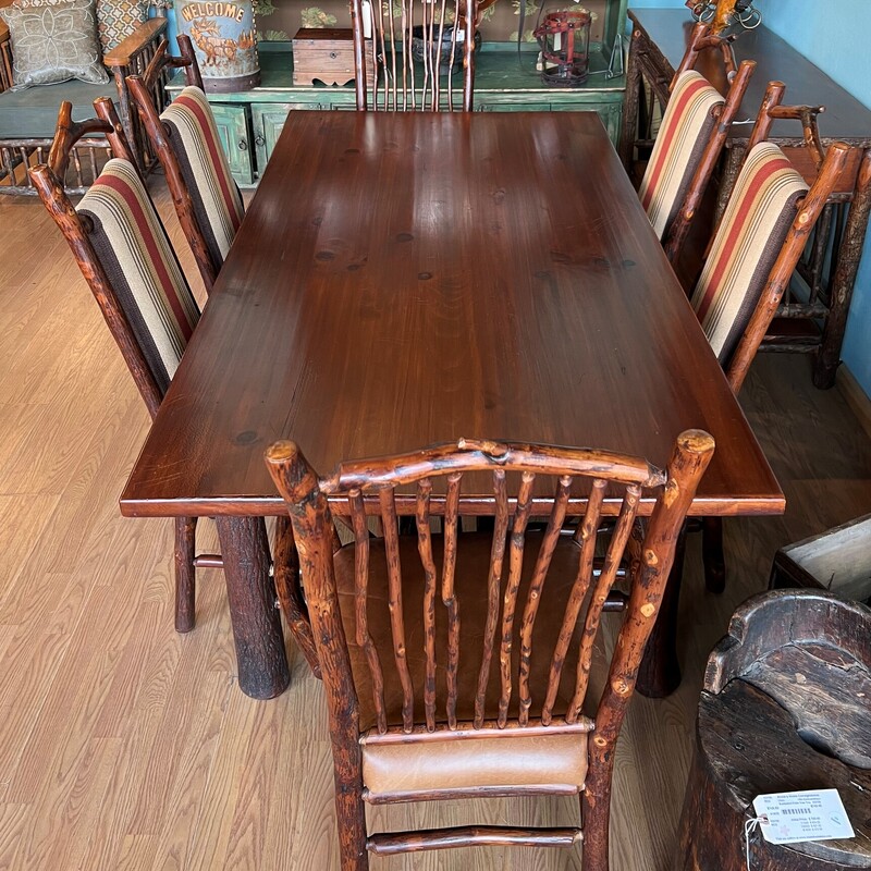 Hickory Table 6 Chairs, Leather, Fabric<br />
76in x 40in x 30in