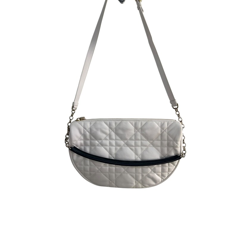 Christian Dior Lambskin Cannage Medium Dior Vibe Hobo Bag White

Code: 28-MA-0291

Dimensions:
Longest length: 11 in
Height: 7.25 in
Width: 3.25 in
Drop: 3.5 in
Drop: 12 in

In very good condition. Light marks throughout the bag.

Comes with the original dust bag. No box.