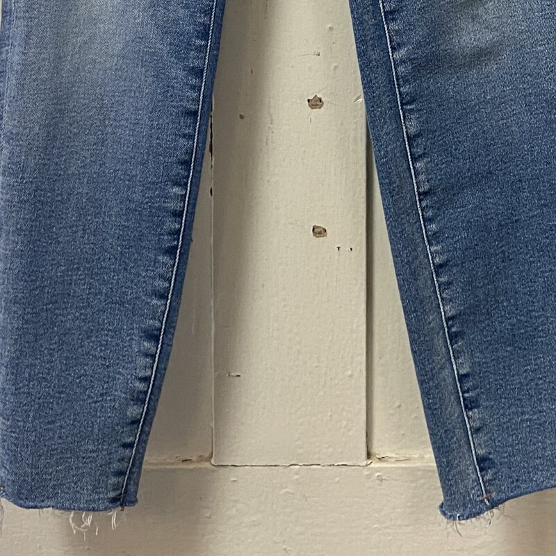 Den Frayed Jeans<br />
Blue<br />
Size: 6 R $79