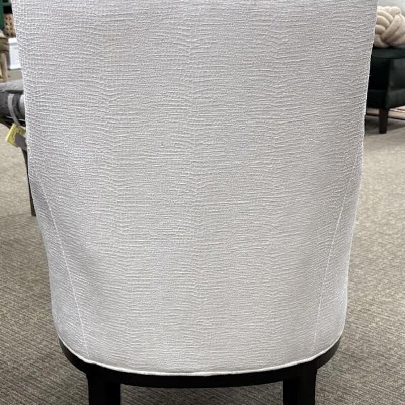 Century Furniture Two Tone Chair
Textured Teal with White Upholstered Back
Size: 27x30x39H
Exquisite..Must See in Person
Matching Chair Sold Separately