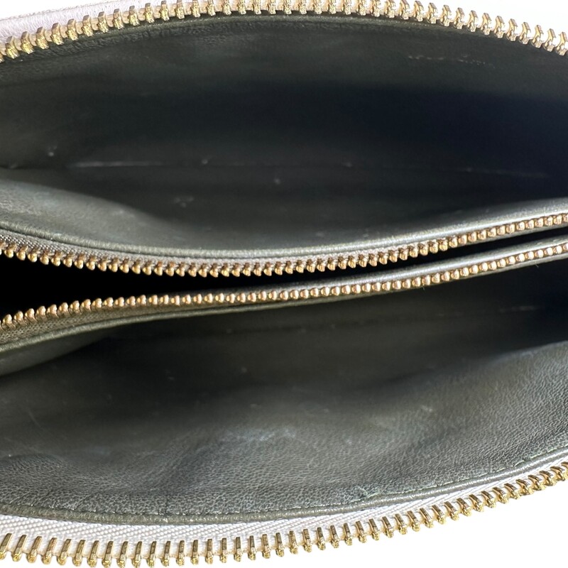Louis Vuitton Coussins Empriente Monogram Bag<br />
<br />
Date Code:microchip<br />
<br />
Dimensions: 10 L x 8 H inches<br />
<br />
In fair condition. Corner wear and some marks througout the leather.<br />
<br />
Does not come with original dust bag or box.