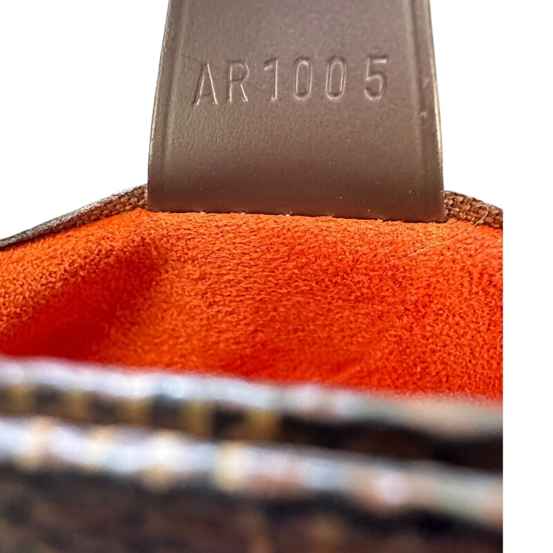 Louis Vuitton Pariloi Damier Ebene PM<br />
<br />
Code: AR1005<br />
<br />
In very good condition. Light wear to the corners and light scuffs to the straps.<br />
<br />
Does not come with the original dust bag or box.