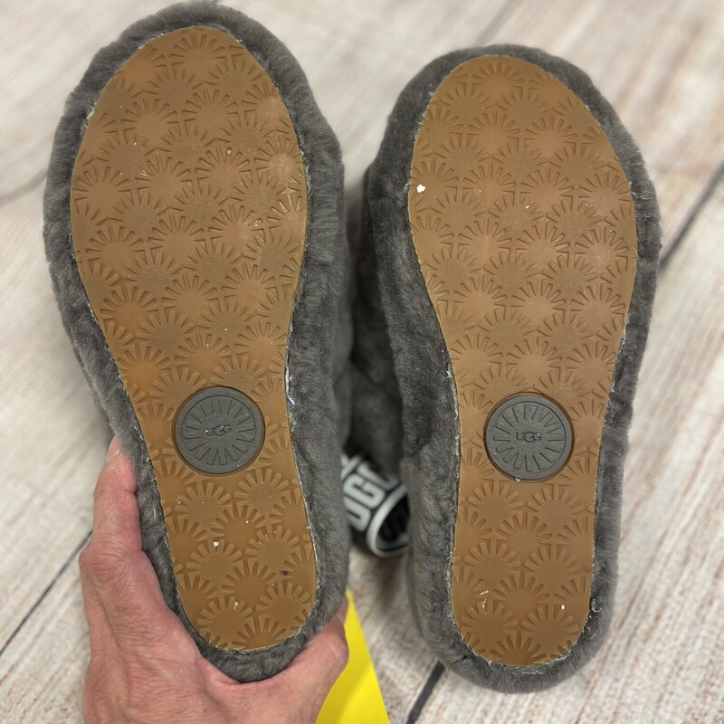 UGG Slippers, Grey, Size: 7