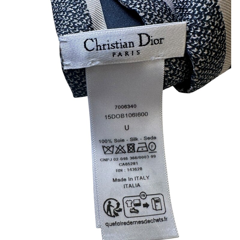 Dior Oblique Monogram Twilly Silk Scarf<br />
<br />
Dimensions:37 inches total<br />
<br />
In very good condition. The label is coming off on one side.<br />
<br />
Comes with the orgiignal dust bag.