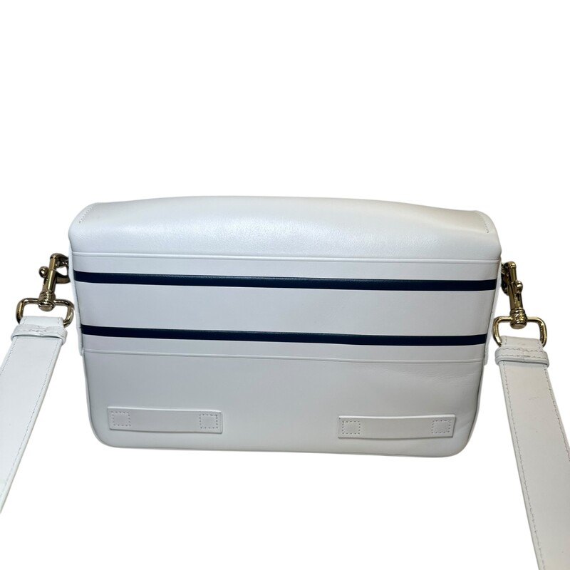 Dior Diorcamp Smooth Calfskin Messengar Bag<br />
<br />
Serial Code:15-MA-0232<br />
<br />
Dimensions:<br />
Base length: 9.25 in<br />
Height: 5.50 in<br />
Width: 3.25 in<br />
Drop: 19.25 in<br />
<br />
In very good condition. Light scratching on the hardware.<br />
<br />
Does not come with original dust bag or box