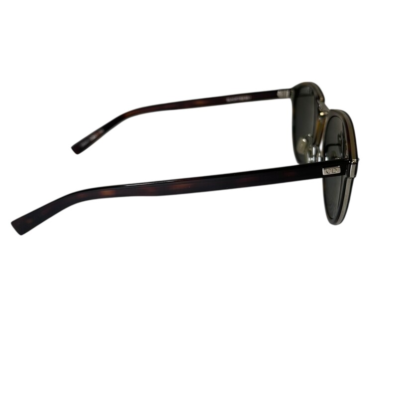 Dior Blackties 2.0, Tortise Sunglasses<br />
<br />
Light scratching to the lens.<br />
<br />
Comes with the original case.