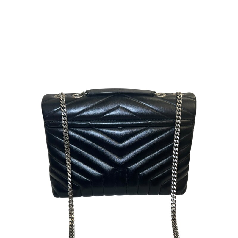 YSL LouLou Medium Black<br />
<br />
Code: TCT574946 0520<br />
<br />
Dimensions:<br />
8.7H x 12.6W x 4.7D<br />
<br />
In good condition. Wear to the the corners and scratching to the hardware.<br />
<br />
Does not come with the original dust bag or box.