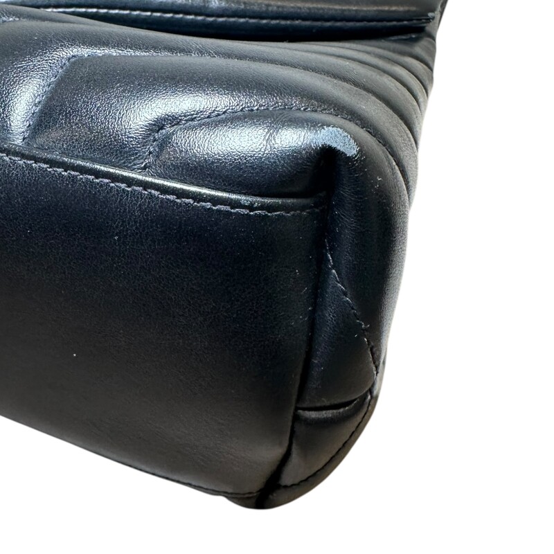 YSL LouLou Medium Black<br />
<br />
Code: TCT574946 0520<br />
<br />
Dimensions:<br />
8.7H x 12.6W x 4.7D<br />
<br />
In good condition. Wear to the the corners and scratching to the hardware.<br />
<br />
Does not come with the original dust bag or box.