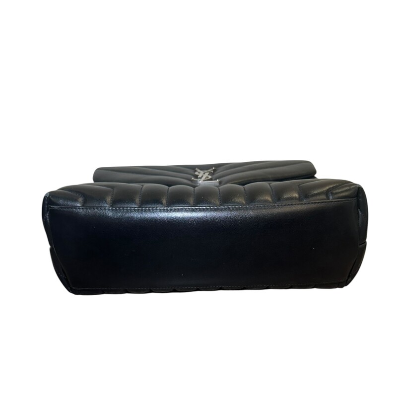 YSL LouLou Medium Black<br />
<br />
Code: TCT574946 0520<br />
<br />
Dimensions:<br />
8.7H x 12.6W x 4.7D<br />
<br />
In good condition. Wear to the the corners and scratching to the hardware.<br />
<br />
Does not come with the original dust bag or box.