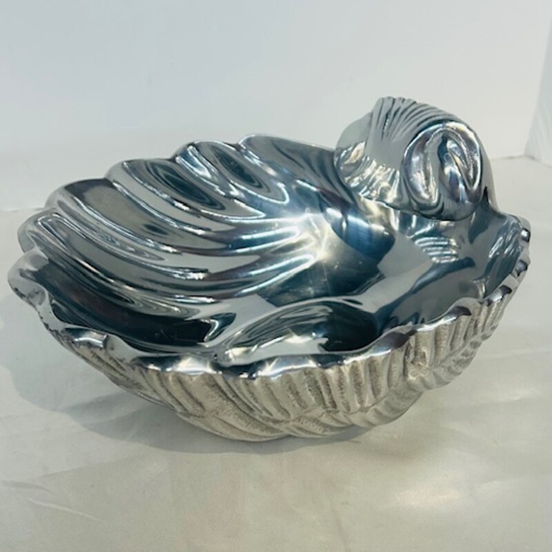 Aluminum Curved Shell Bowl
Silver Size: 7.5 x 3.5H
