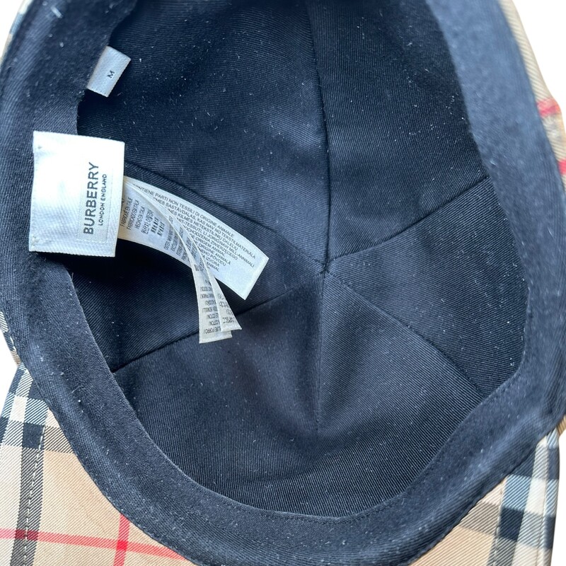Burberry Vintage Check Monogram Hat

Size Medium

In very good condition. Minor marks on the canvas.

Does not come with original dust bag or box.