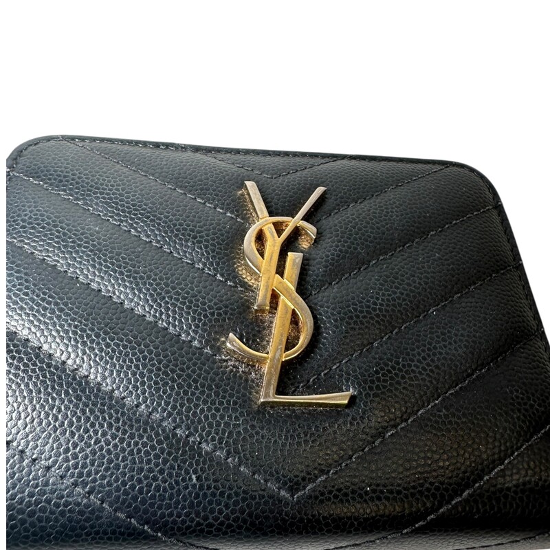 Saint Laurent Cassandre Compact Zip Wallet

Serial Code:GNC403723.0517

Dimensions: 5 L x 3 H inches

In good condition. Some discoloration of the hardware. Some interior marks and slight stickyness of the leather.

Does not come with the original dust bag or box.