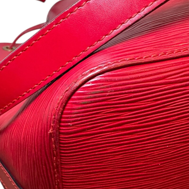 Louis Vuitton  Petite Noe Bucket Bag

Date Code:AR0929

Dimensions: 10.5 L x 10 H inche

In very good condition. Some surface scratches and some wear of the interior wear.

Does not come with original dust bag or box.