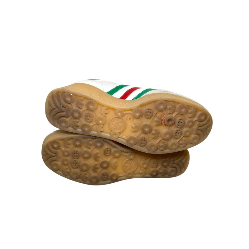 Gucci X Adidas Wedge Sneakers

Size 41

in good condition. Some scuffs throughout the leather and some wear on soles .

Deos not come with oriignal dust bag or box.
