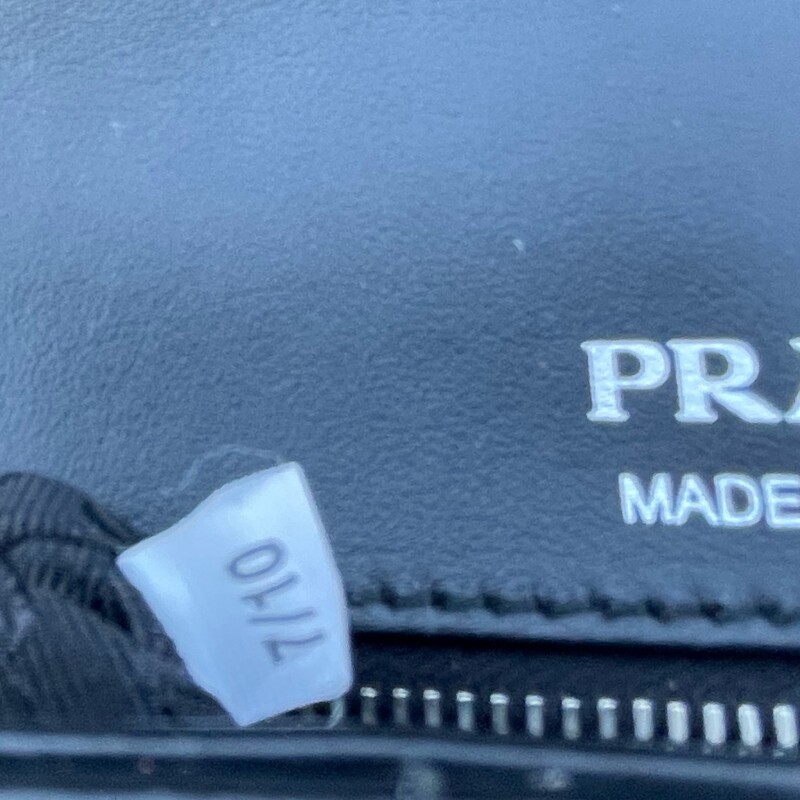 Prada Diagramme Leather Chain Bag<br />
<br />
Factory Code:7/10<br />
<br />
Dimensions:10 L x 7 H inches<br />
<br />
In excellent condition. Like new<br />
<br />
Does not come with the original dust bag or box.