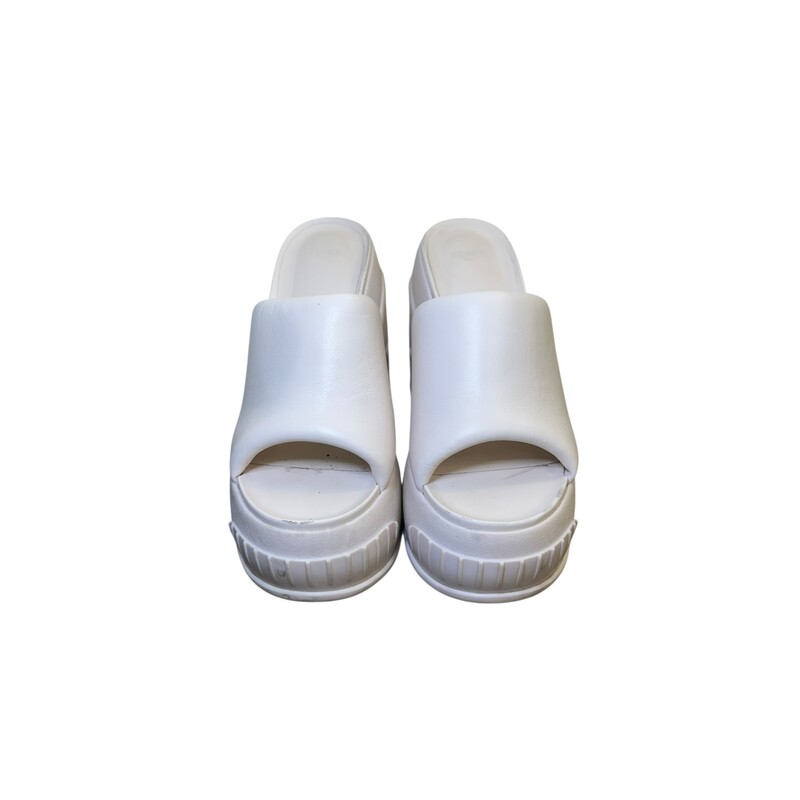Fendi Nappa Leather Wedges

Some discoloration and marks

Does not come with the original dust bag or box.